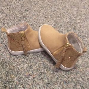 Crazy eight boots new